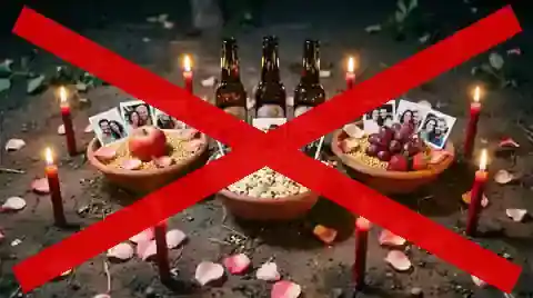 Oferendas individuais montadas em terreiro com velas, frutas e fotos de casais — amarração para o amor