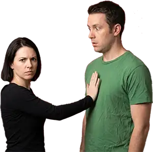 Mulher afastando o parceiro, representando o trabalho espiritual de separação de casal